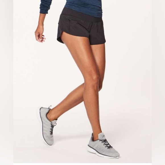 lululemon athletica Women's Black Speed Up Shorts 2.5" - Picture 1 of 8